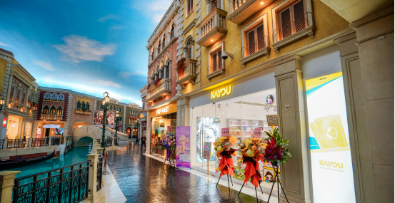 小马宝莉卡生产商卡游澳门首店亮相，限定 IP 产品激活旅游购物场景