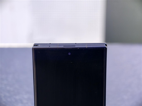 19999元起！三星Galaxy Z TriFold国行真机上手：手机瞬间变10英寸平板