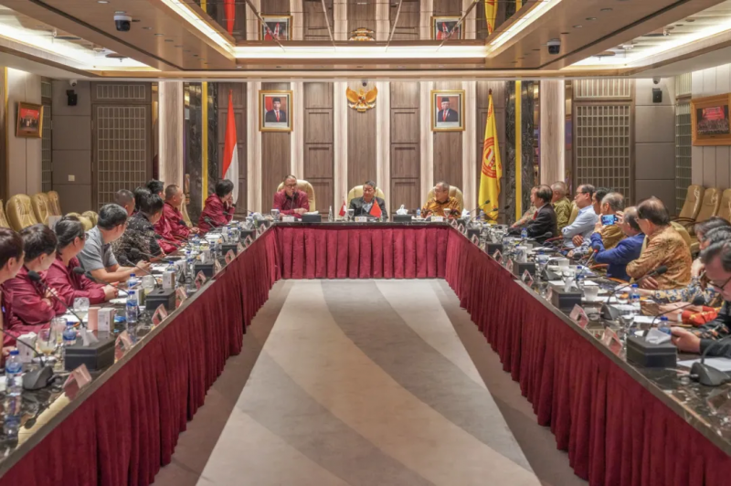 中国酱酒世界行在雅加达掀起热潮,酣客君丰与印尼中华总商会共绘“南洋画卷”(图1) 中国酱酒世界行在雅加达掀起热潮,酣客君丰与印尼中华总商会共绘“南洋画卷”(图1)